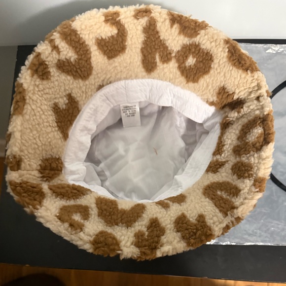 Bucket Hat Leopard Print Sherpa women’s small. - Picture 3 of 6